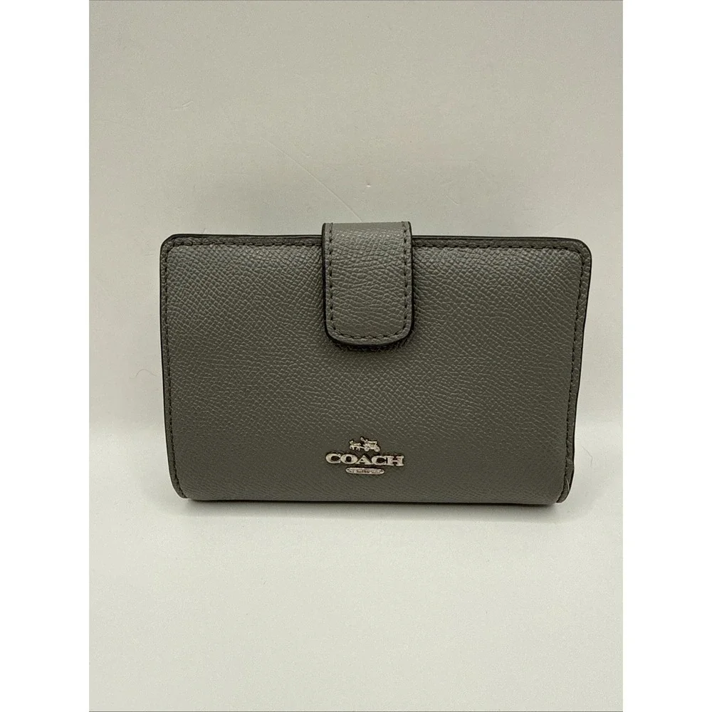 Coach Medium CORNER ZIP WALLET IN CROSSGRAIN LEATHER - Grey and Silver